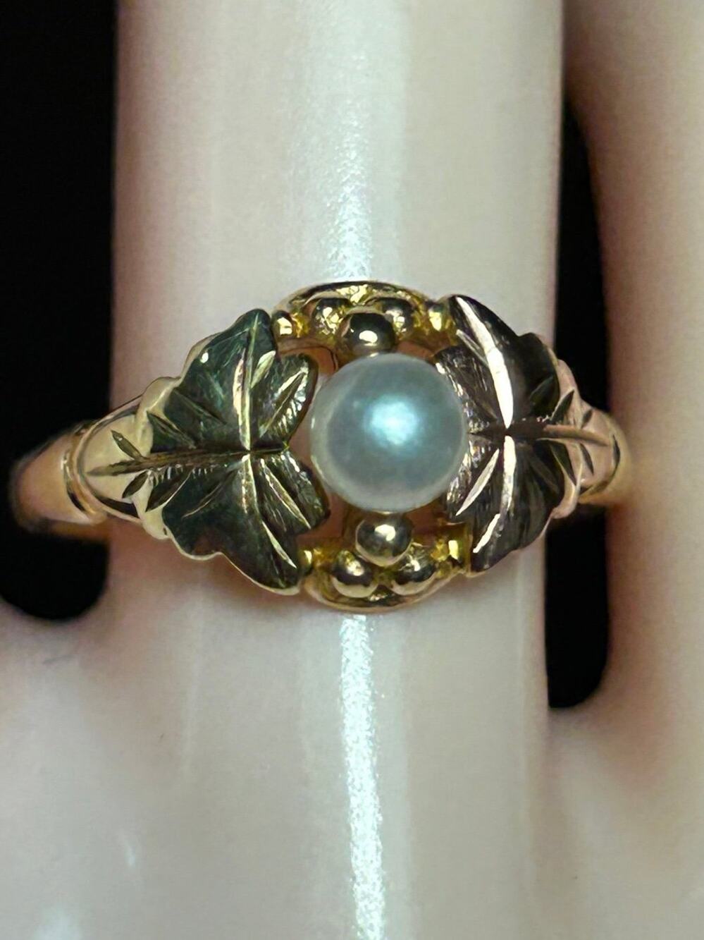 Vintage Black Hills Gold 10k solid gold Tri color leadf pearl cluster ring